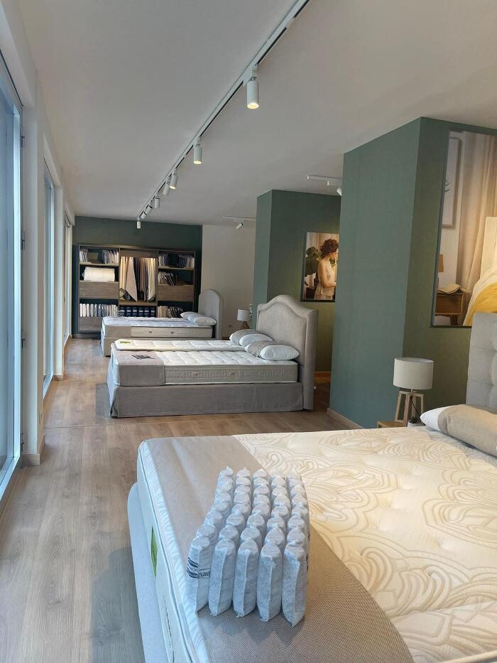 Images Simmons Store Varese