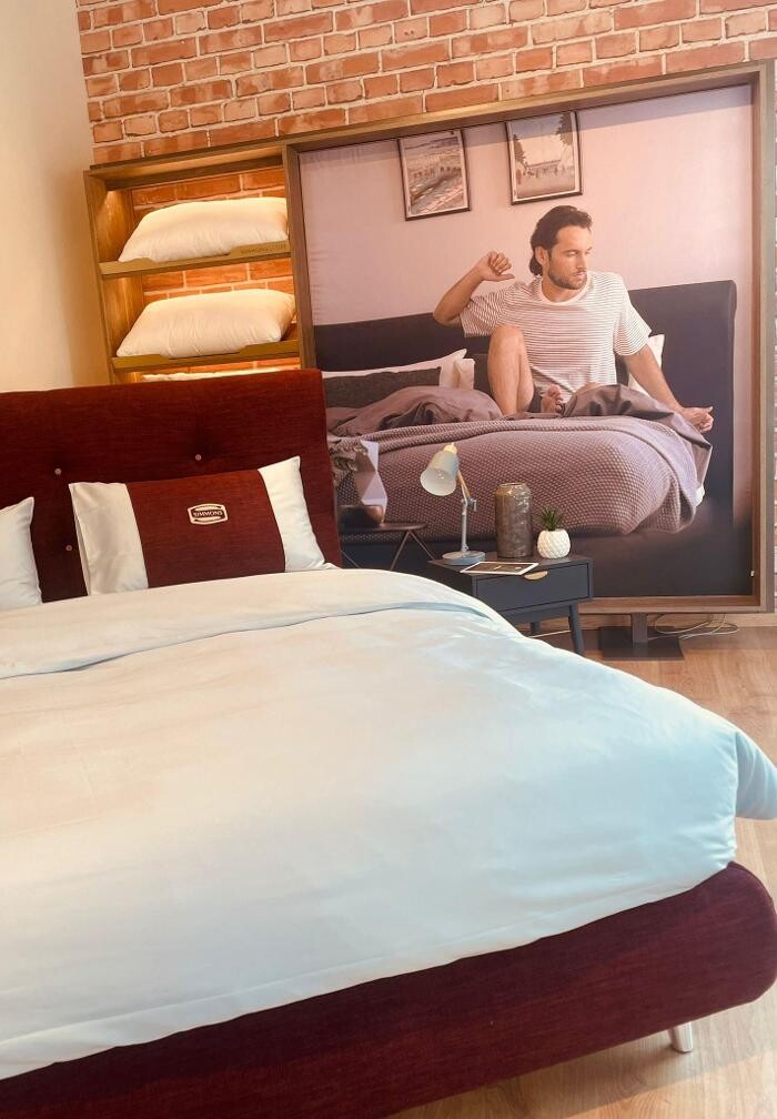 Images Simmons Store Varese