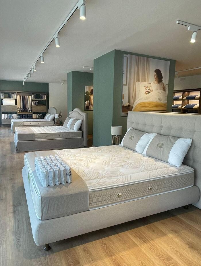 Images Simmons Store Varese