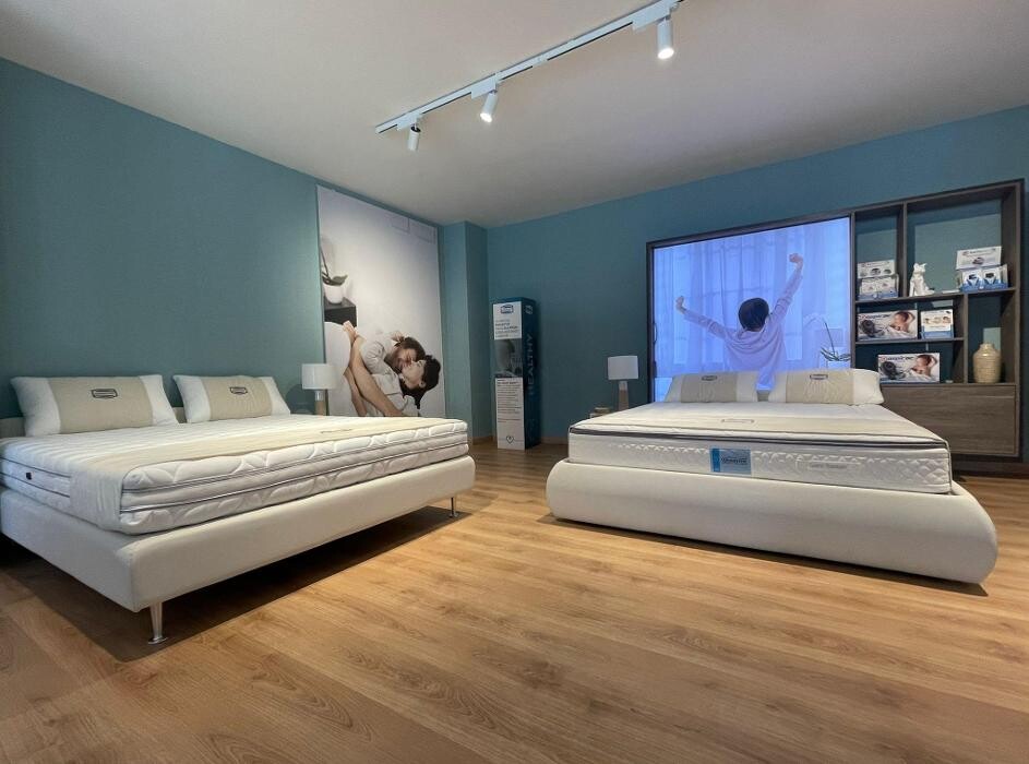 Images Simmons Store Varese