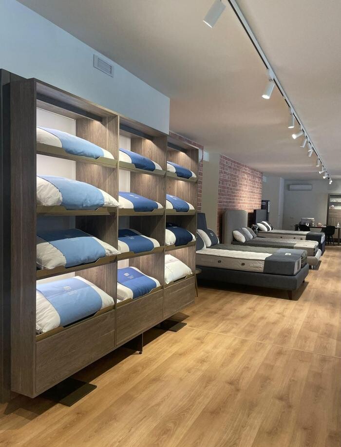 Images Simmons Store Varese