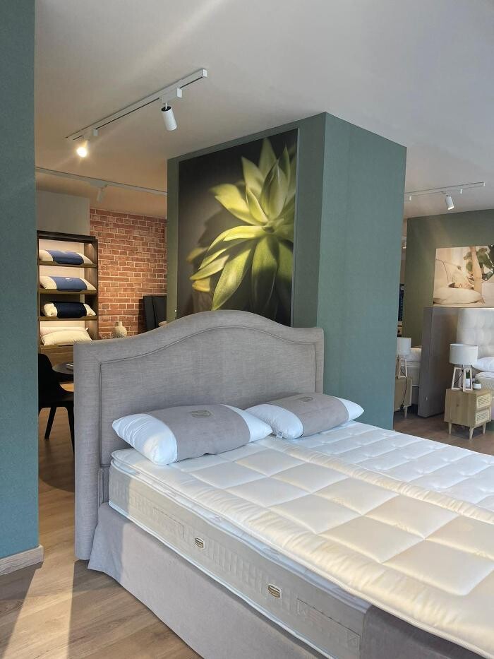 Images Simmons Store Varese