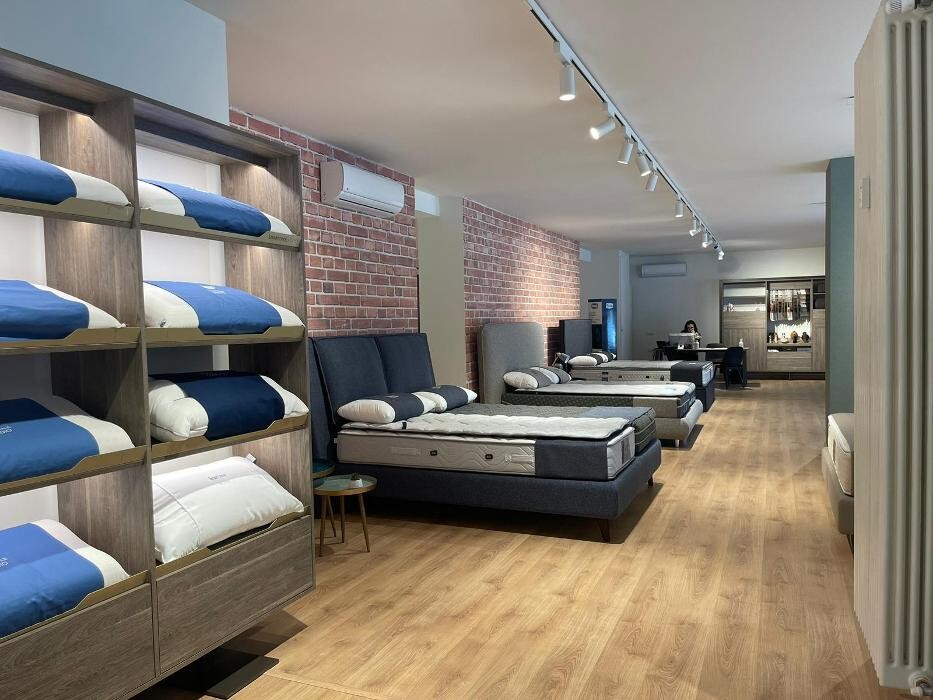 Images Simmons Store Varese