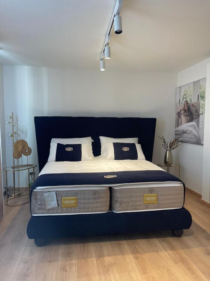 Images Simmons Store Varese