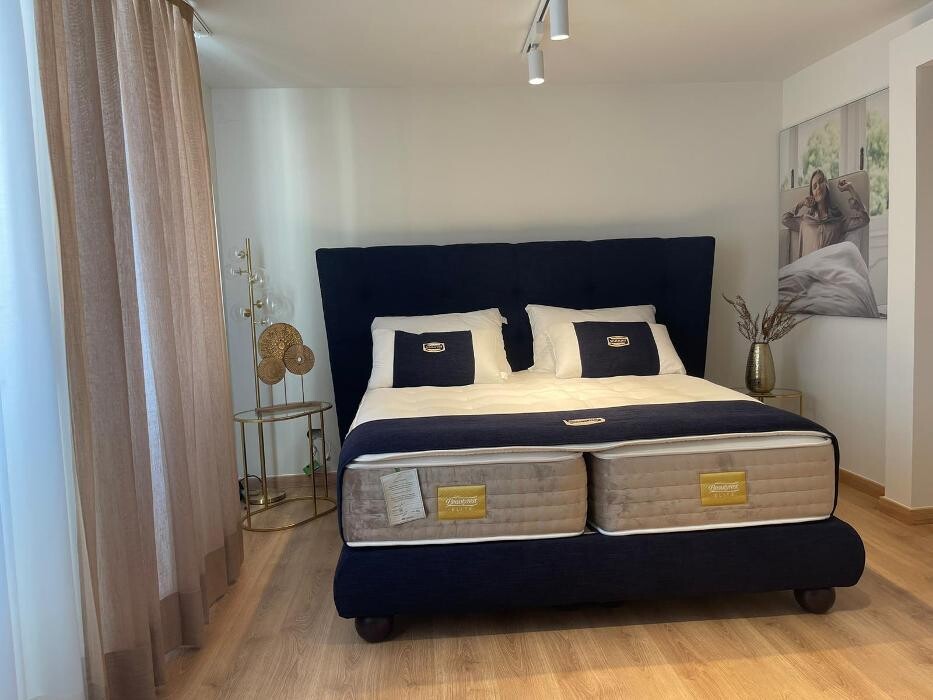 Images Simmons Store Varese