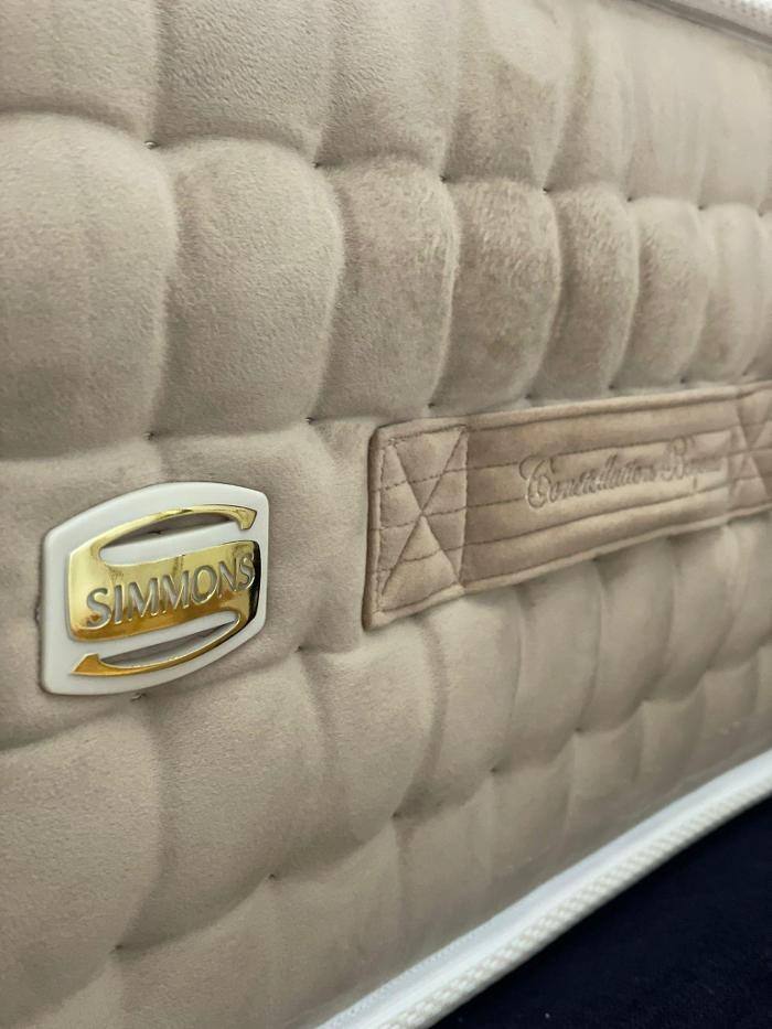 Images Simmons Store Varese