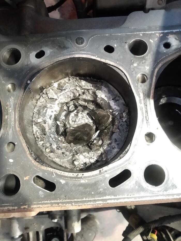 Images Autofficina M.V.F. di Magliano e Falchi snc Bosch & Castrol Service