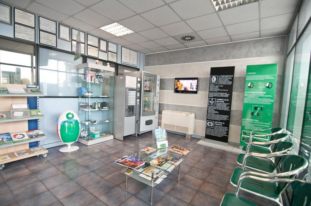 Images Euromaster Sedall Pneumatici