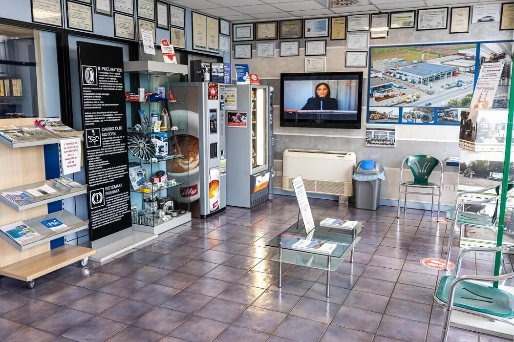 Images Euromaster Sedall Pneumatici