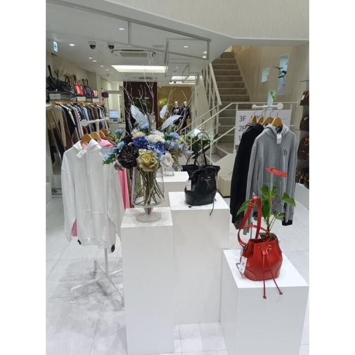 Images セカンドストリート大須万松寺通ブランド専門店