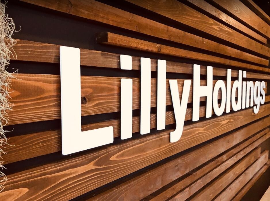 Images 株式会社LillyHoldings