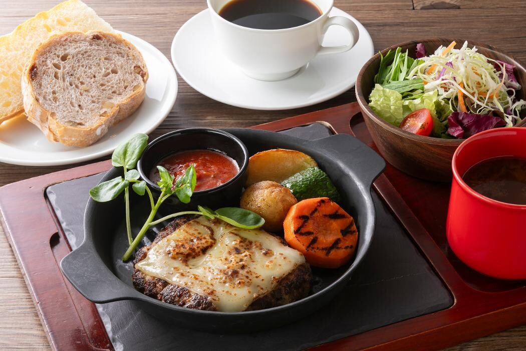 Images SARAS CAFE & BRASSERIE