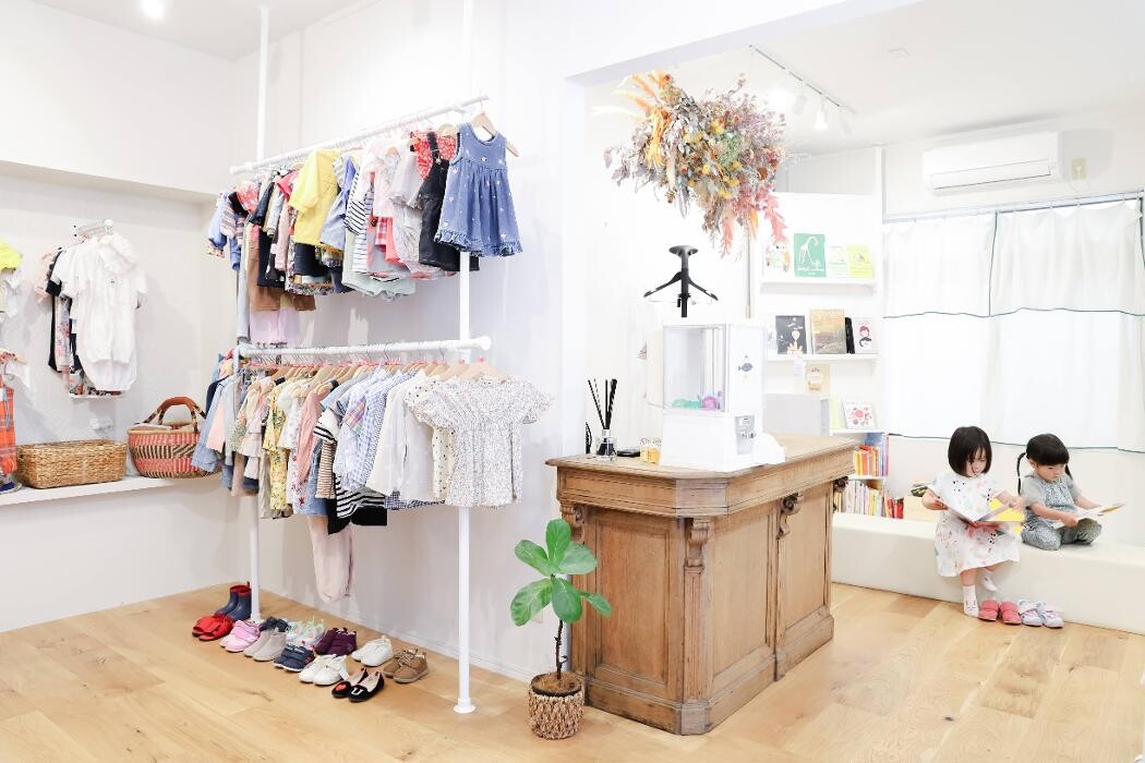 Images Uzu charity shop ／ウズチャリティショップ／Used 子ども服・婦人服