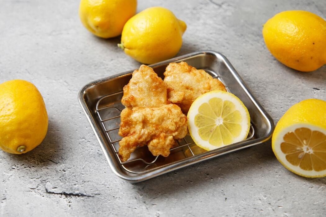 Images 骨付鳥、からあげ、ハイボール がブリチキン。那覇久茂地店