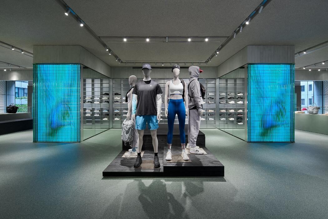 Images On Flagship Store Tokyo Ginza