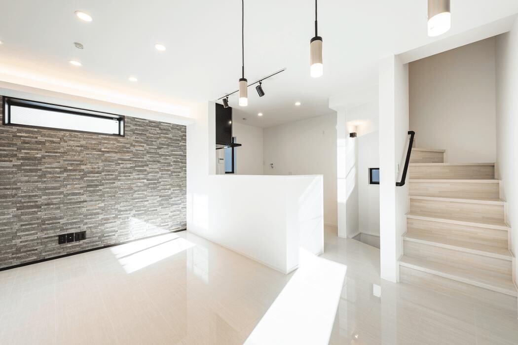 Images 株式会社BLISS