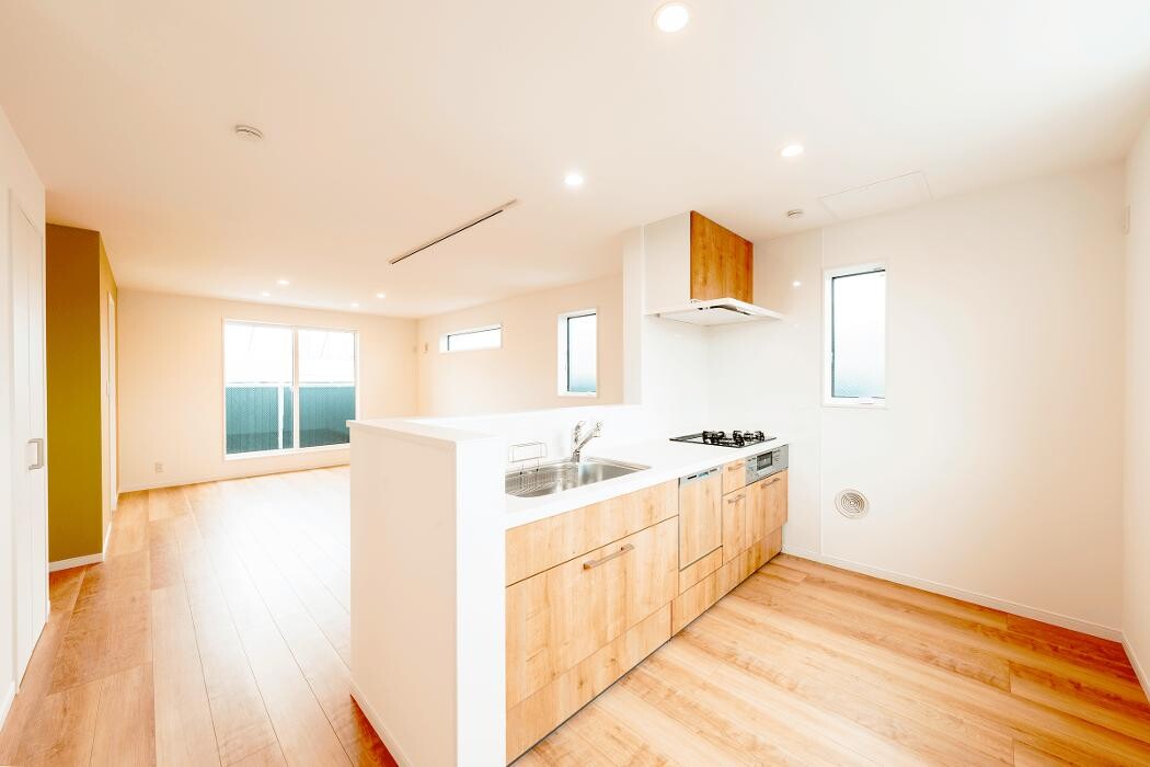 Images 株式会社BLISS