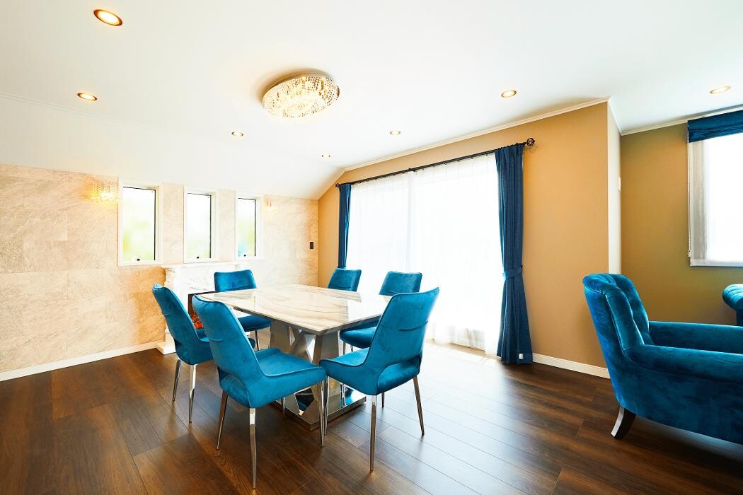 Images 株式会社BLISS