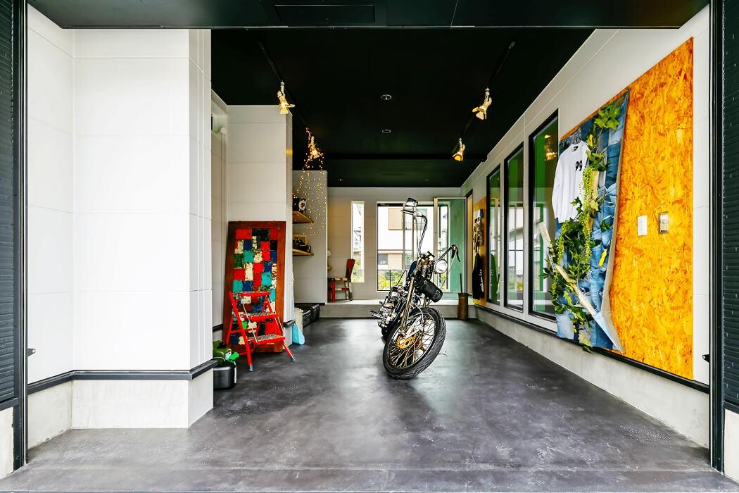 Images 株式会社BLISS