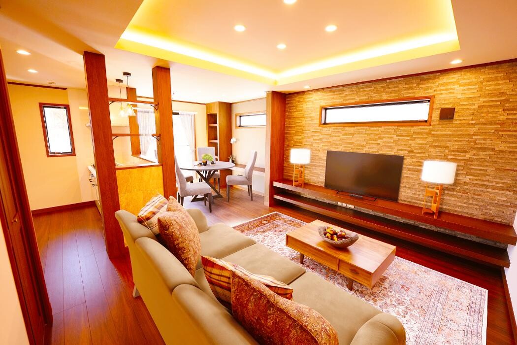 Images 株式会社BLISS