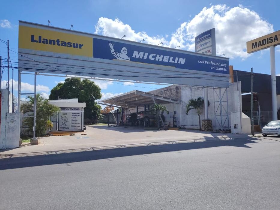 Images Llantasur Plaza Fiesta