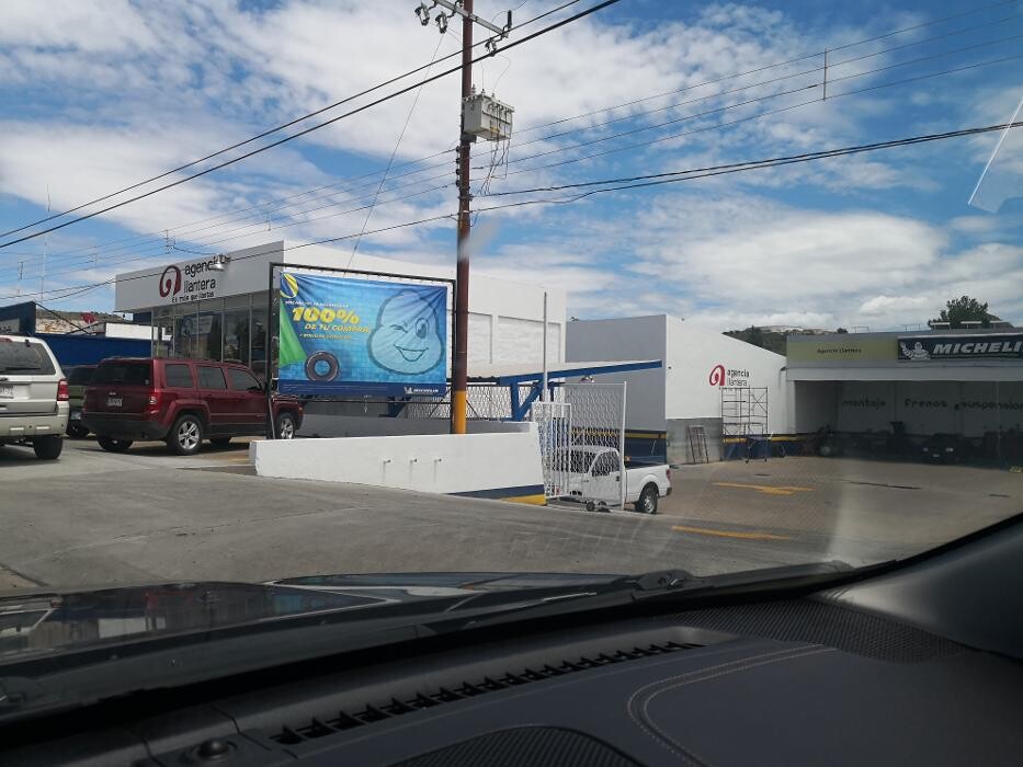 Images Agencia Llantera Parral