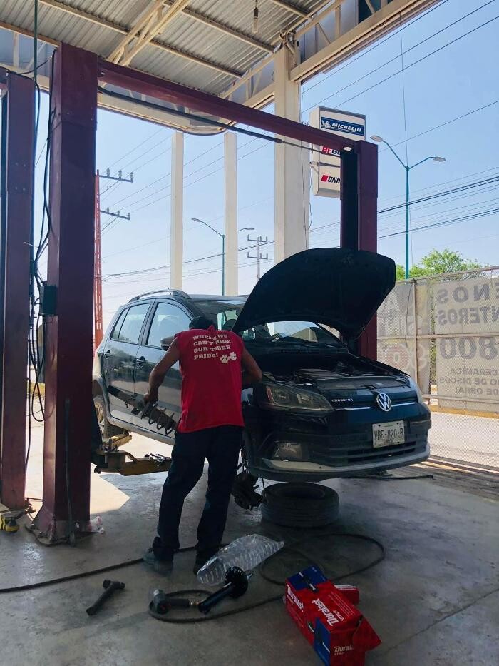 Images Asis Llantas Sucursal Roble