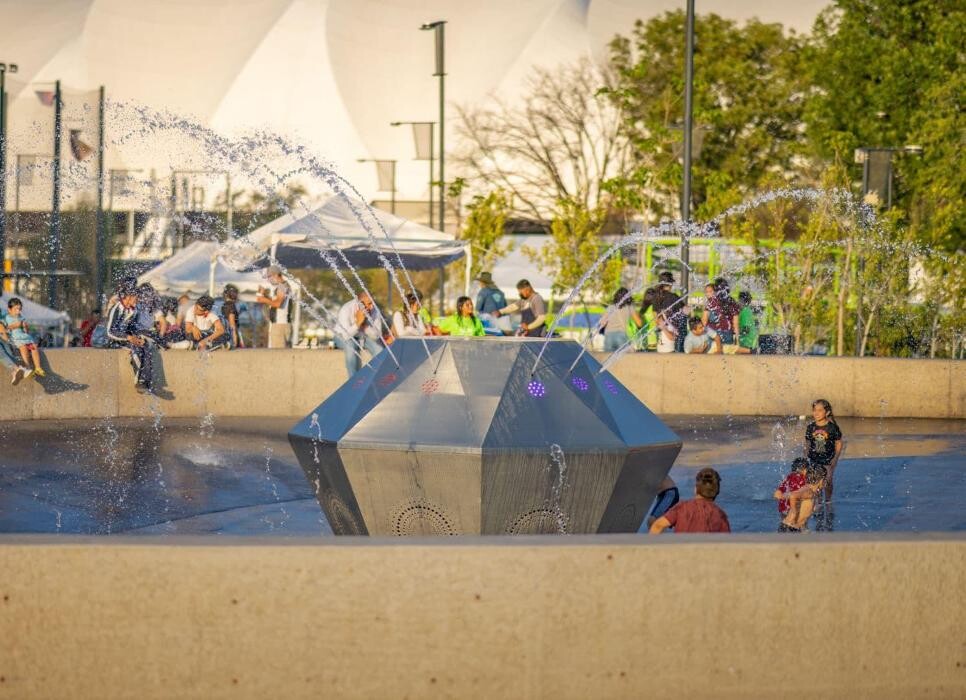 Images Construcción de Albercas |Fuentes de piso | Fuentes danzantes | chorros de agua | Diseño de albercas | Tratamiento de agua