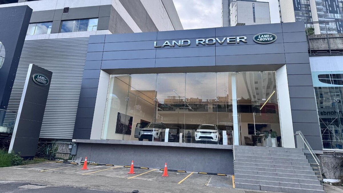 Images Agencia Land Rover Interlomas