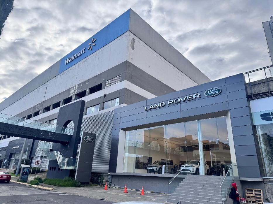 Images Agencia Land Rover Interlomas