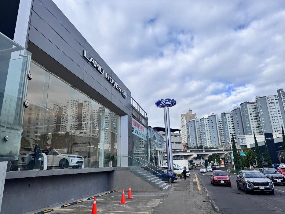 Images Agencia Land Rover Interlomas