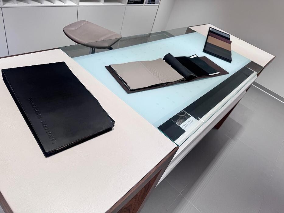 Images Agencia Land Rover Interlomas