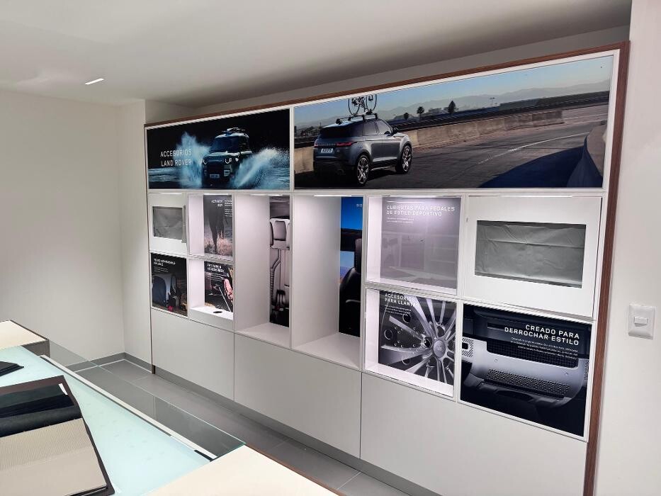 Images Agencia Land Rover Interlomas