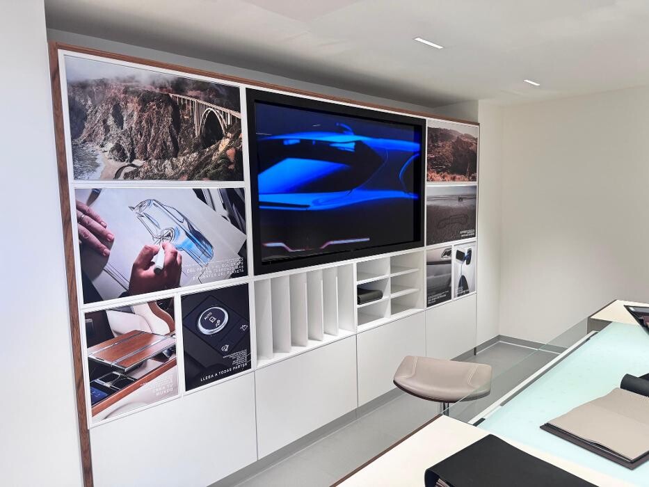 Images Agencia Land Rover Interlomas