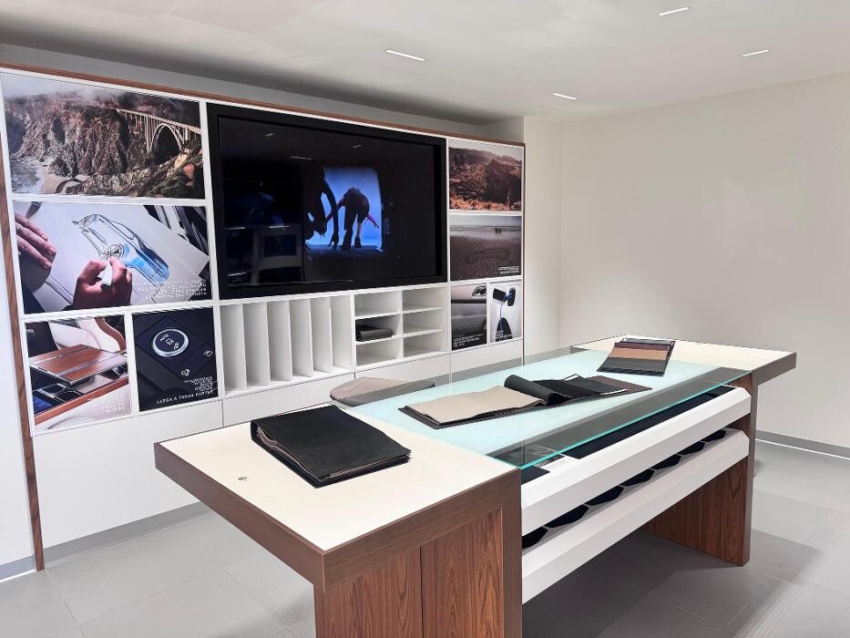 Images Agencia Land Rover Interlomas