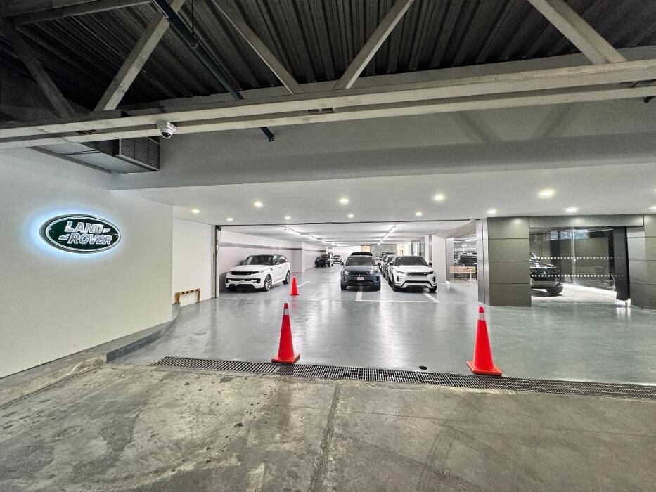 Images Agencia Land Rover Interlomas