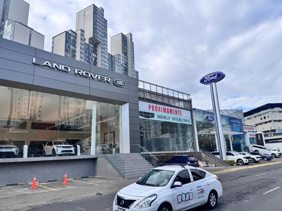 Images Agencia Land Rover Interlomas