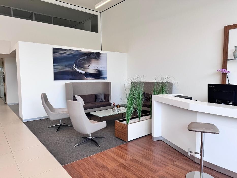 Images Agencia Land Rover Interlomas