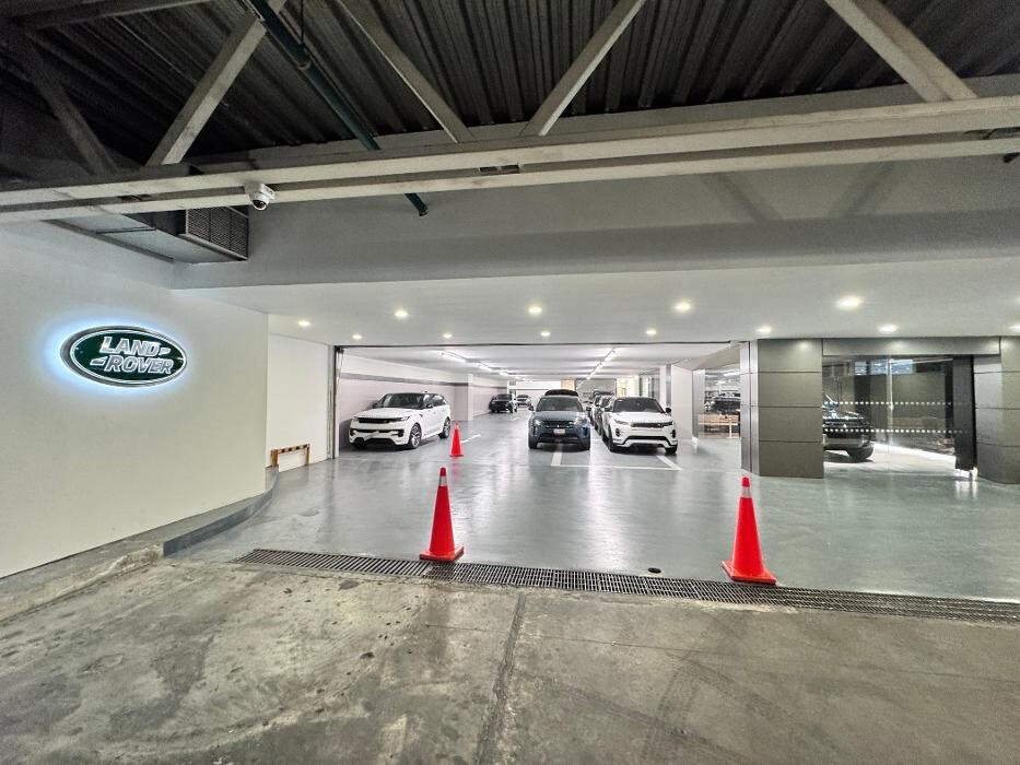 Images Agencia Land Rover Interlomas