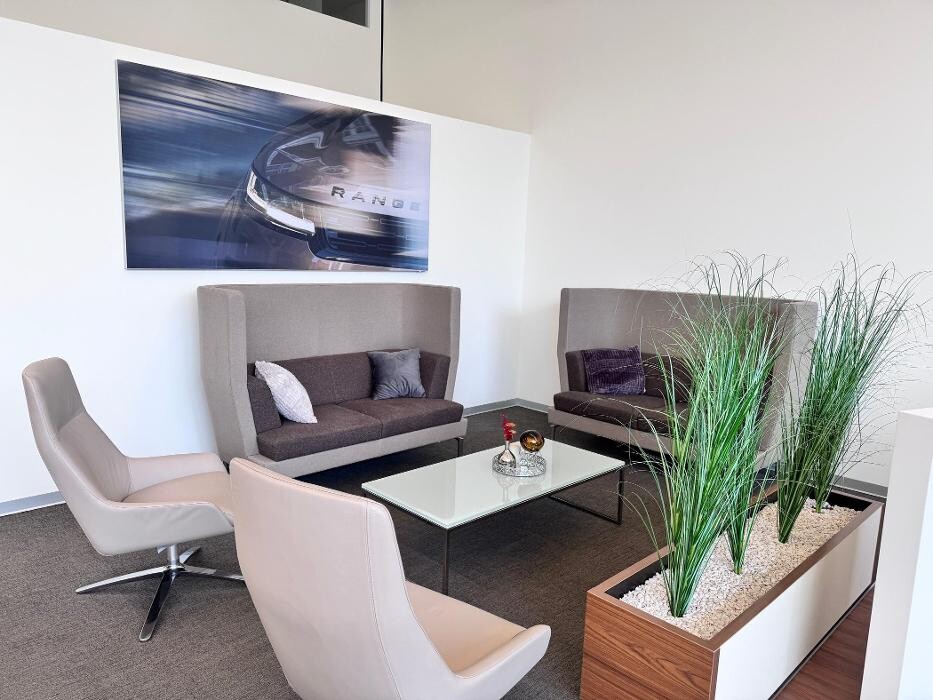 Images Agencia Land Rover Interlomas