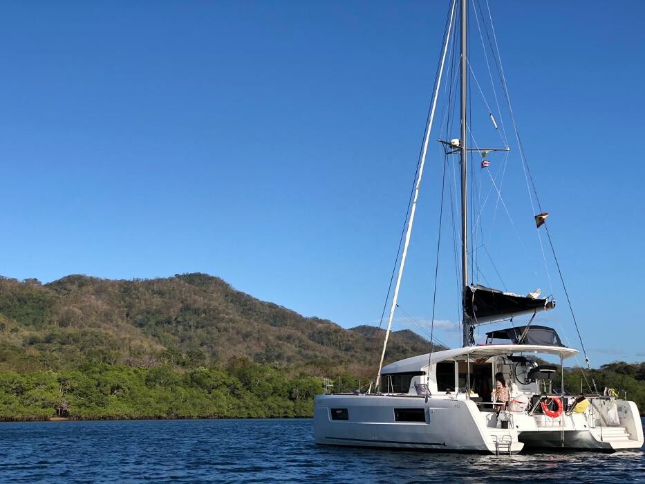 Images Float Boat Adventure - Catamaran & Yacht Rentals