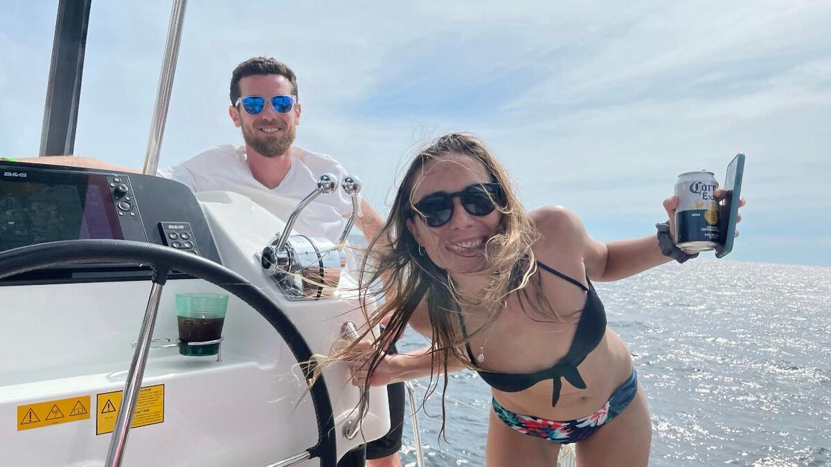 Images Float Boat Adventure - Catamaran & Yacht Rentals