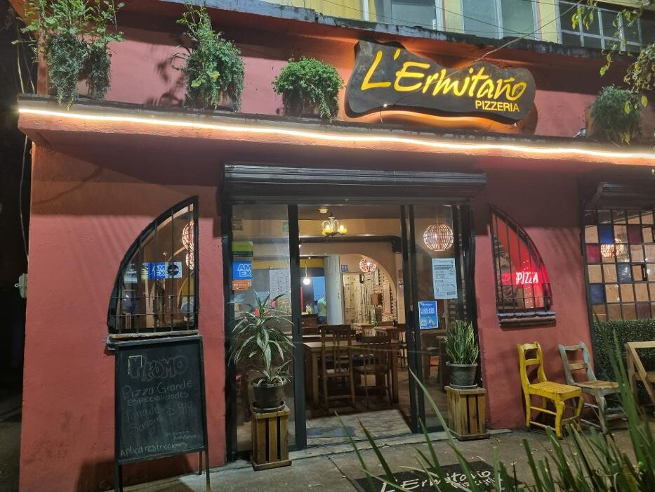 Images Luggage Storage Av. Miguel A. De Quevedo - Radical Storage