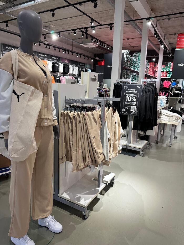 Foto's PUMA Outlet Roosendaal