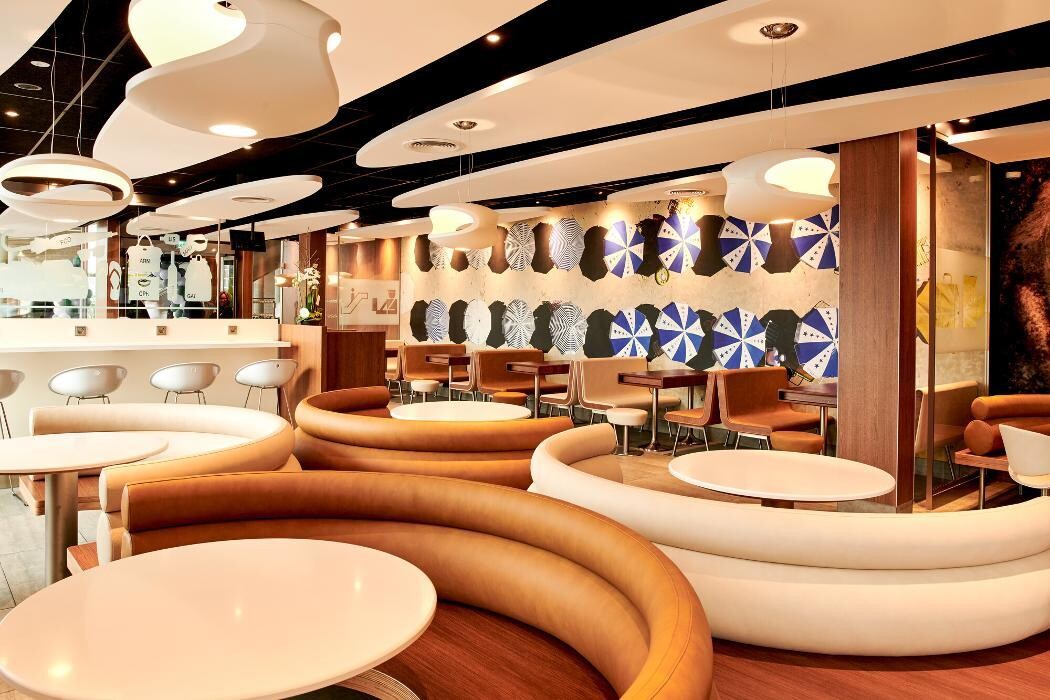 Foto's McDonald's Eindhoven Airport