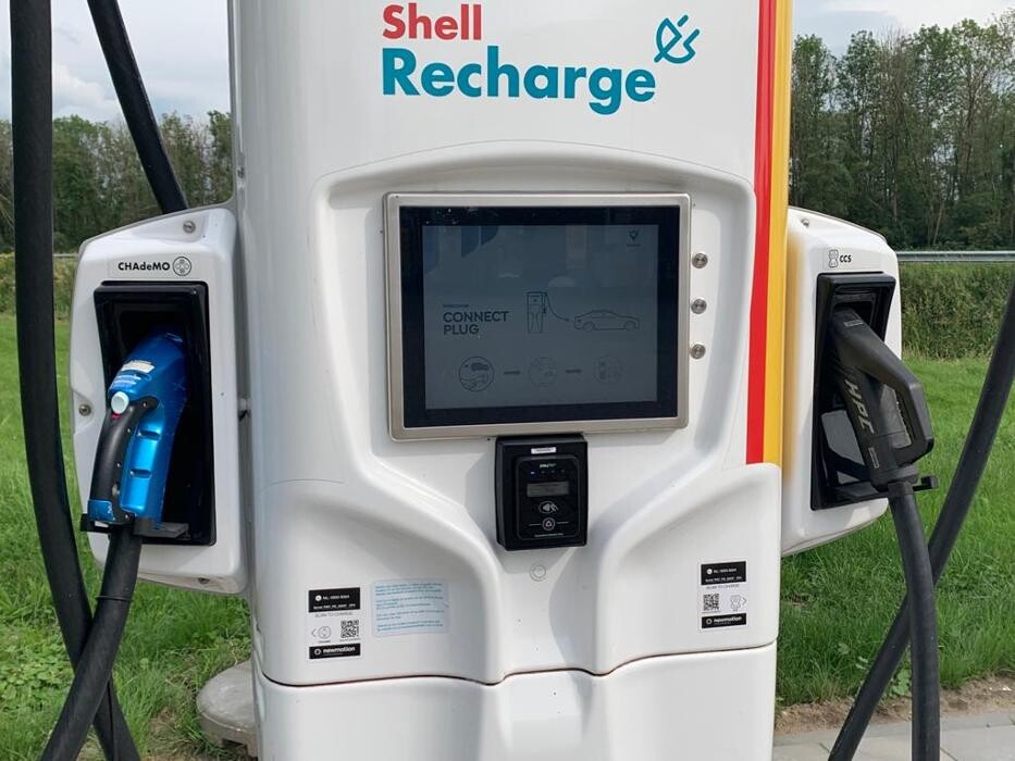 Foto's Shell Recharge Charging Station