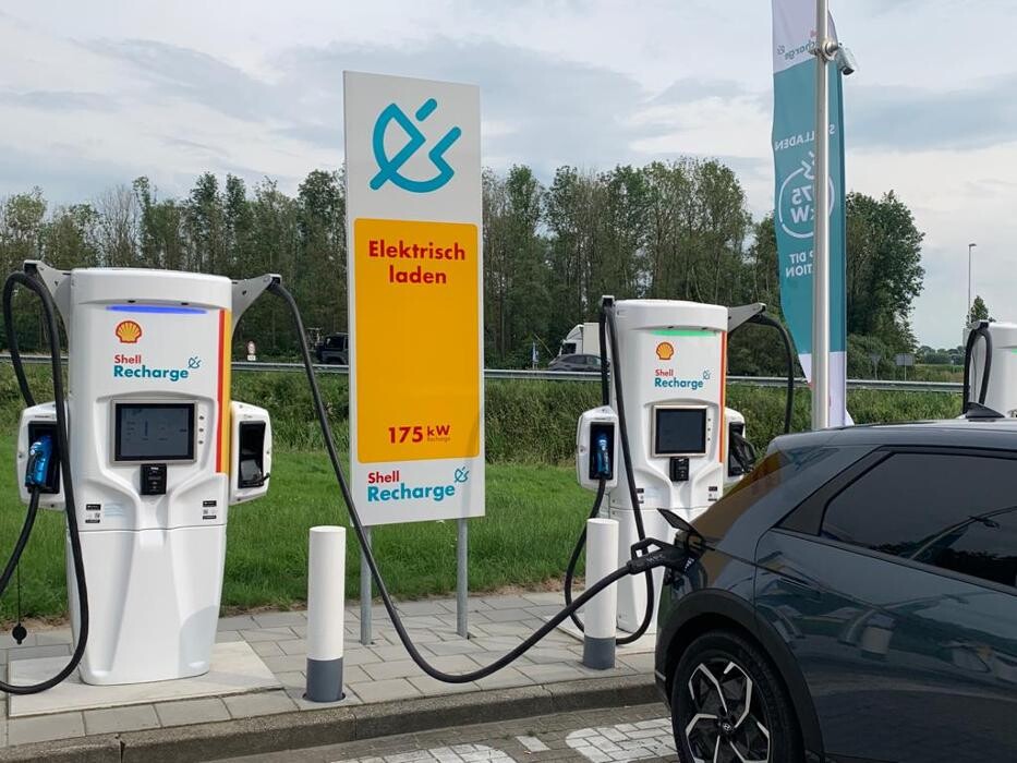 Foto's Shell Recharge Charging Station