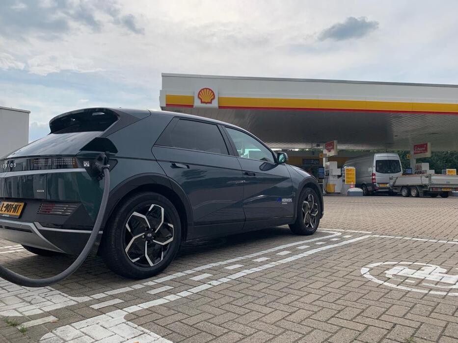 Foto's Shell Recharge Charging Station