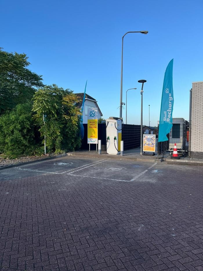 Foto's Shell Recharge Charging Station