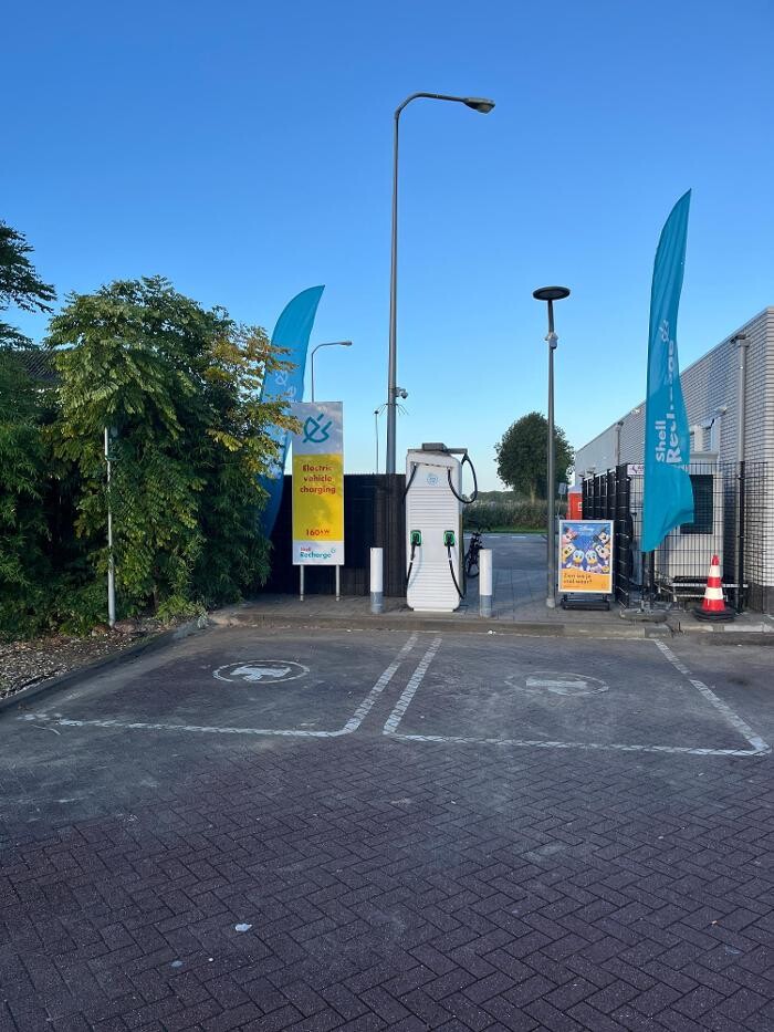 Foto's Shell Recharge Charging Station